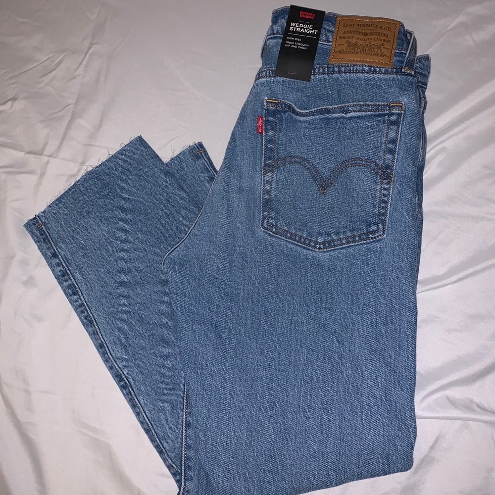 LEVI’S : Wedgie Straight jeans!